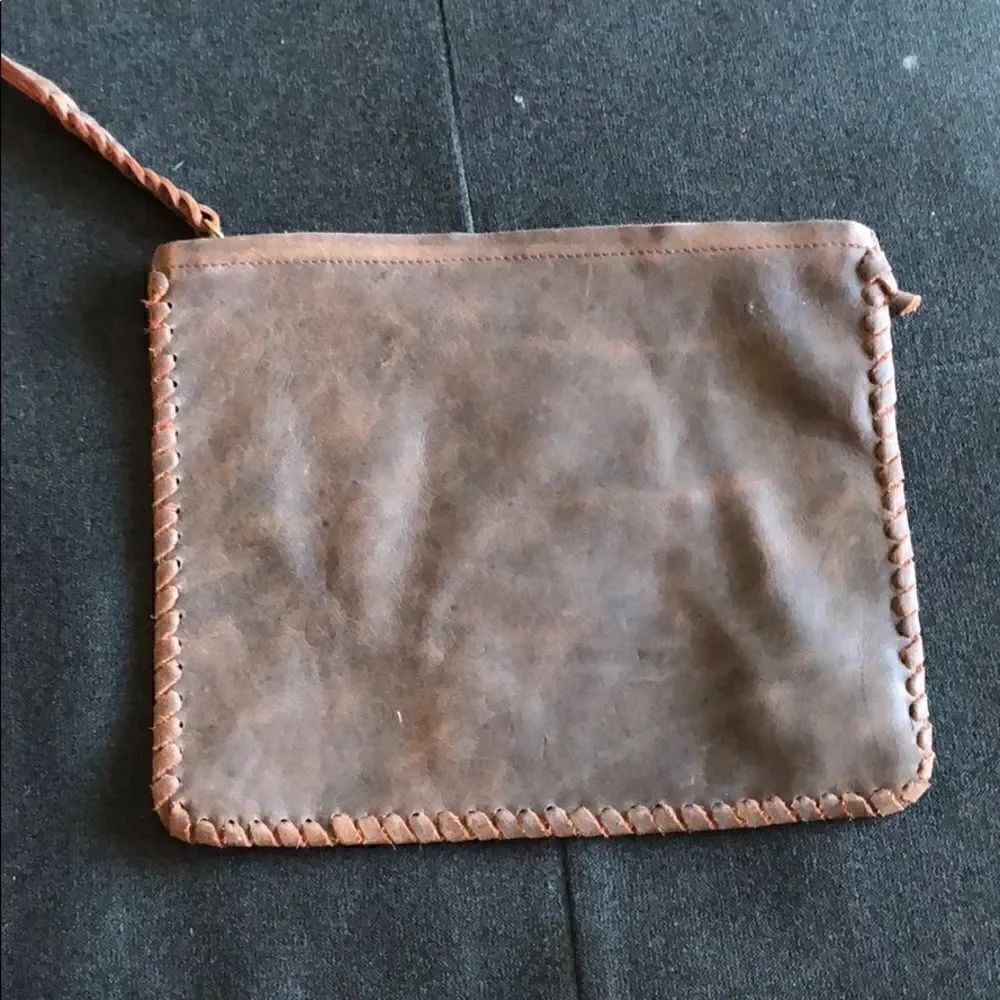 NEW Brown Distressed Leather Boutique Large Pouch 🩷